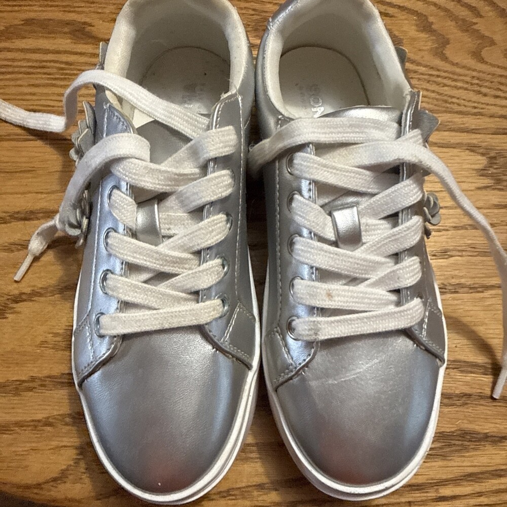 Girls Sonoma Silver Sneakers With Flowers Size 1